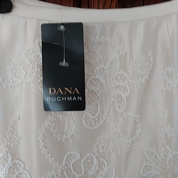 NWT Dana Buchman satin beaded skirt. Size 4. - Picture 2 of 8